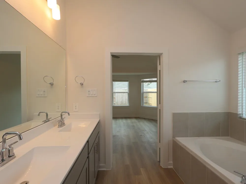 10228 Burton Path Montgomery, TX 77316