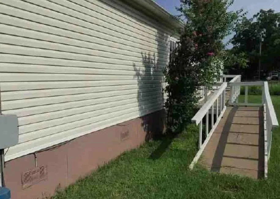 209 4th Street Valley View, TX 76272