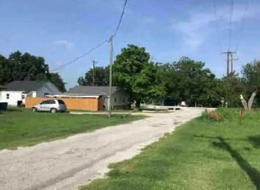 209 4th Street Valley View, TX 76272