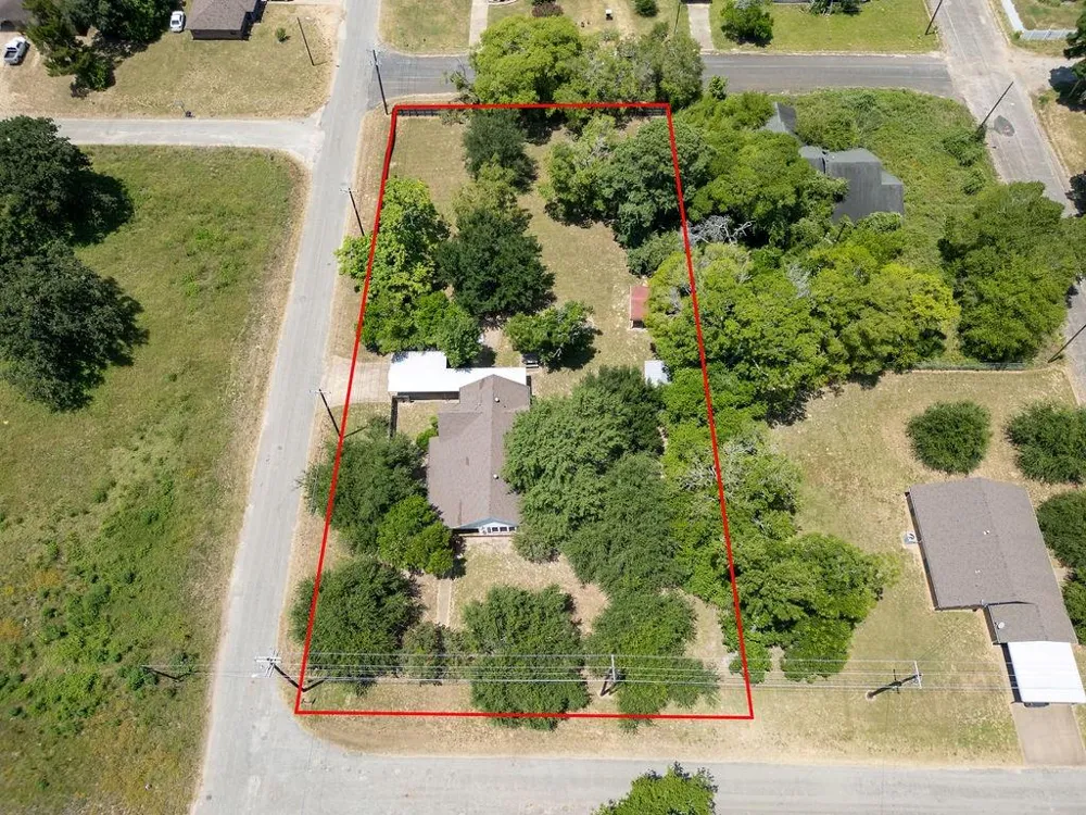 211 S Olive Street Grapeland, TX 75844