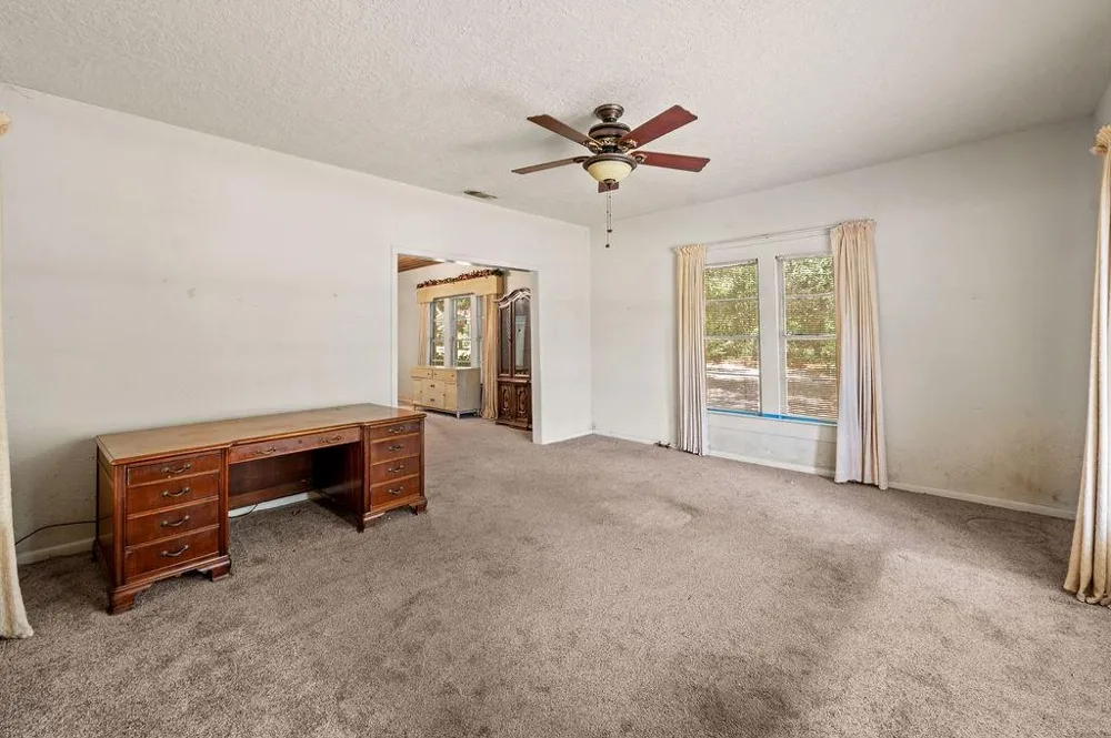 211 S Olive Street Grapeland, TX 75844