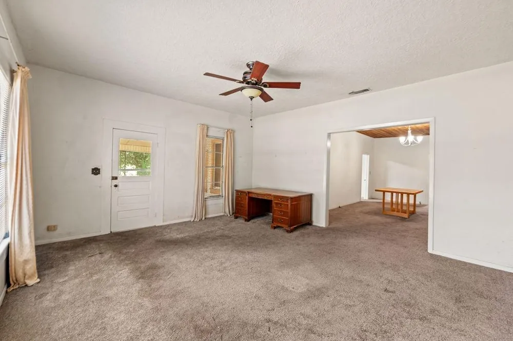 211 S Olive Street Grapeland, TX 75844