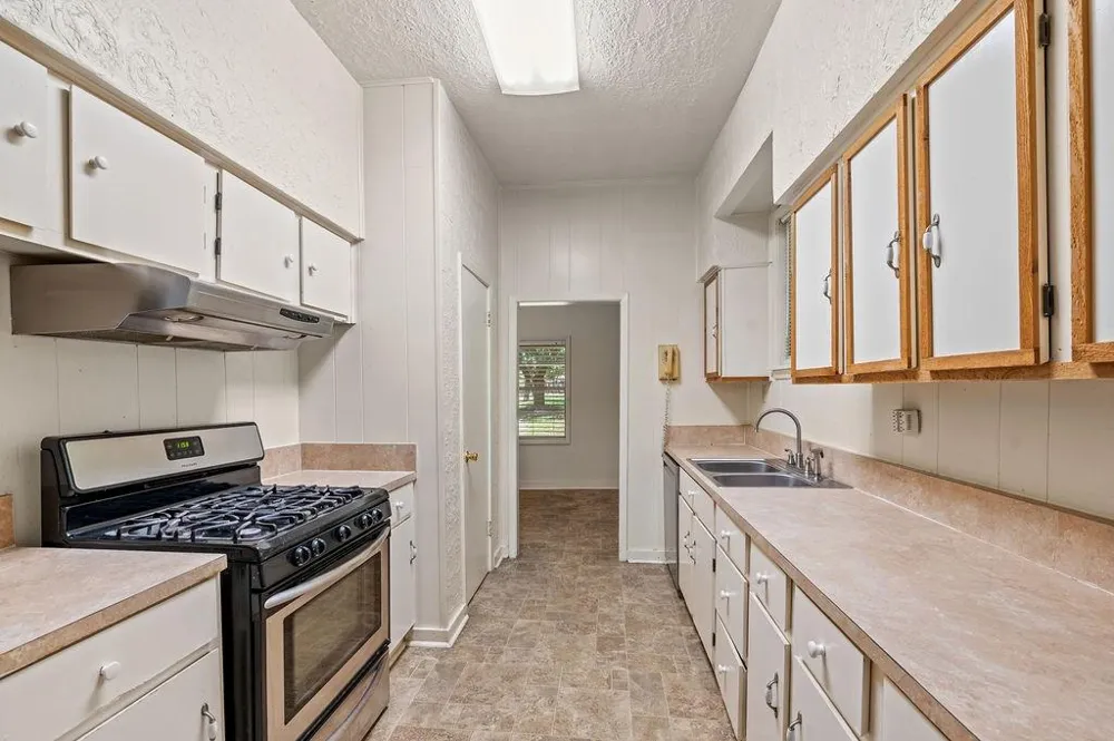 211 S Olive Street Grapeland, TX 75844