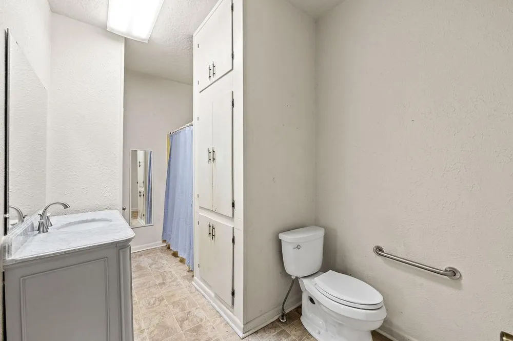 211 S Olive Street Grapeland, TX 75844