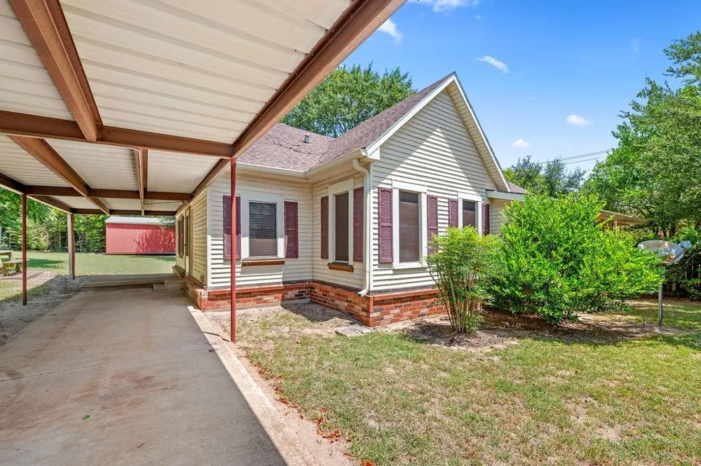 211 S Olive Street Grapeland, TX 75844