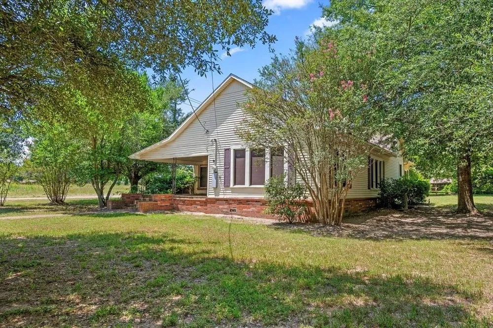 211 S Olive Street Grapeland, TX 75844