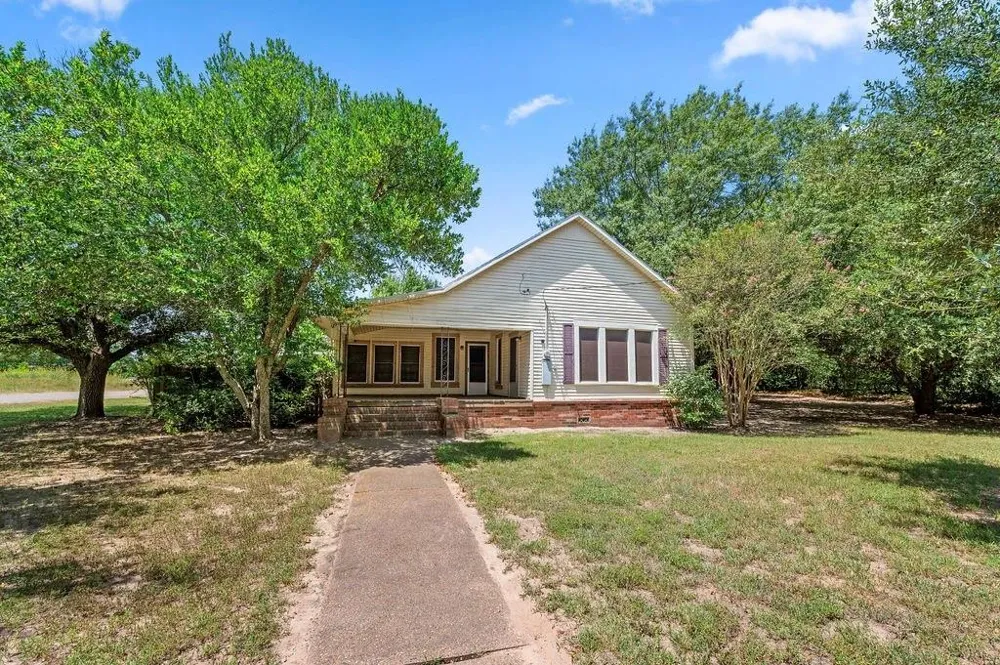 211 S Olive Street Grapeland, TX 75844