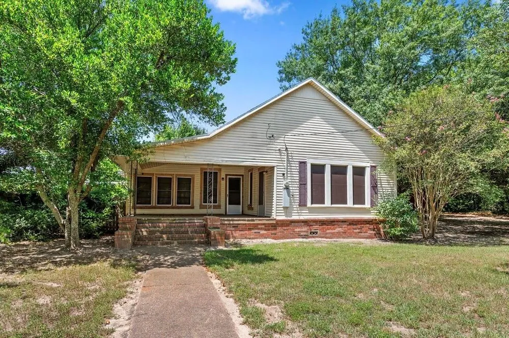 211 S Olive Street Grapeland, TX 75844