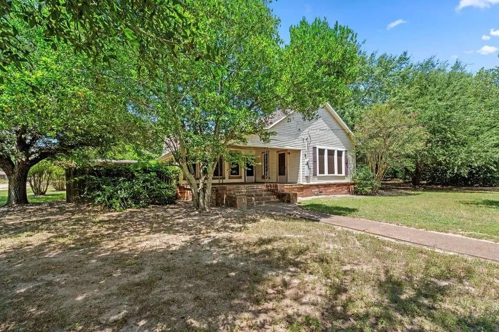 211 S Olive Street Grapeland, TX 75844