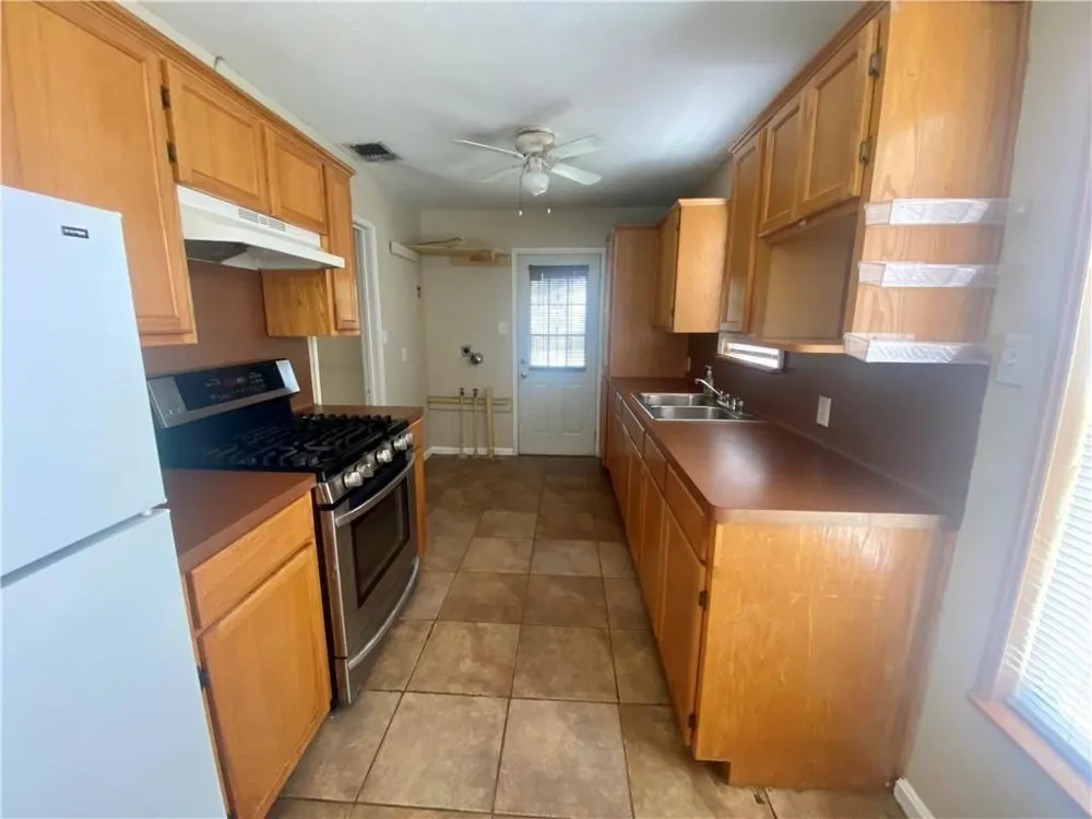233 Eastgate Drive Corpus Christi, TX 78408