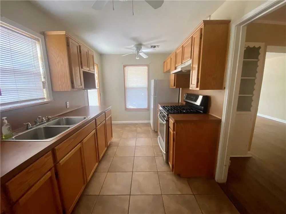233 Eastgate Drive Corpus Christi, TX 78408