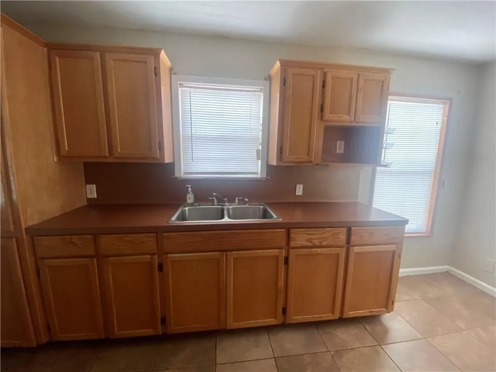 233 Eastgate Drive Corpus Christi, TX 78408