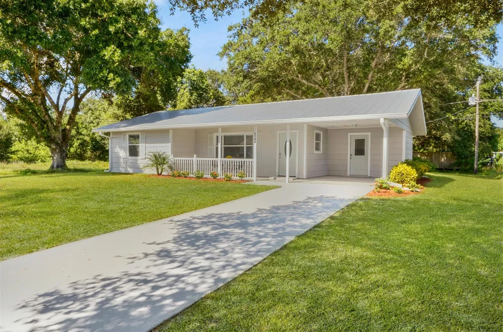 8745 98TH COURT Vero Beach, FL 32967