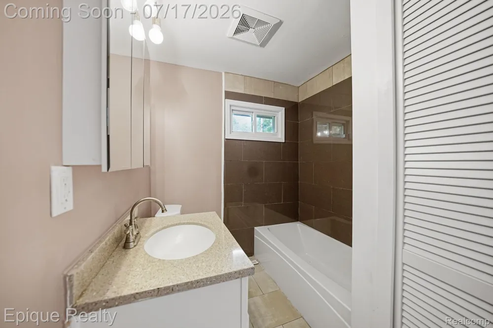 216 Aveline Street Ypsilanti City, MI 48197