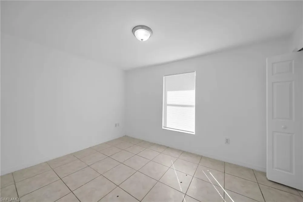 1214 SE 24th Avenue Cape Coral, FL 33990