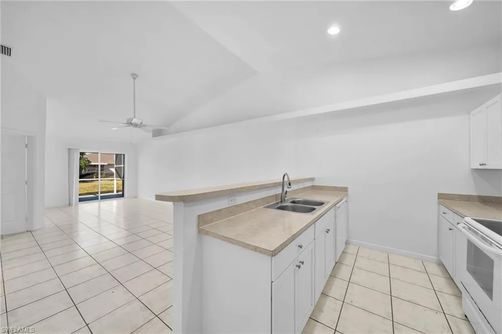 1214 SE 24th Avenue Cape Coral, FL 33990