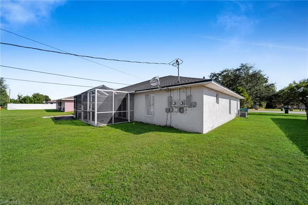 1214 SE 24th Avenue Cape Coral, FL 33990