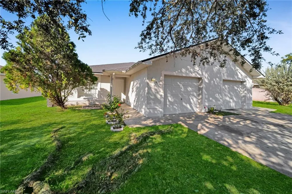 1214 SE 24th Avenue Cape Coral, FL 33990