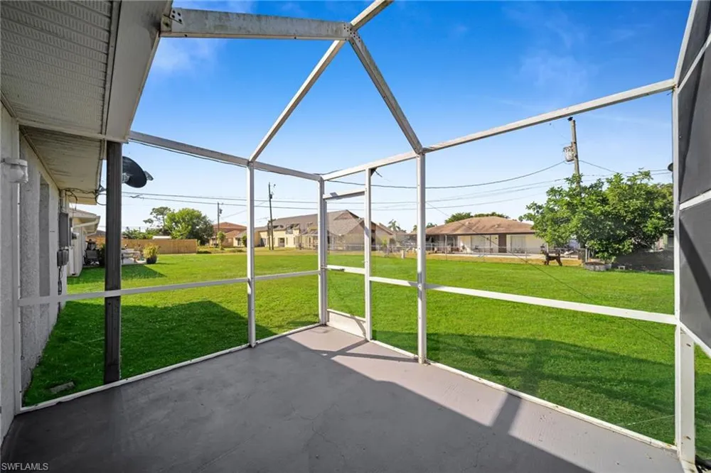 1214 SE 24th Avenue Cape Coral, FL 33990