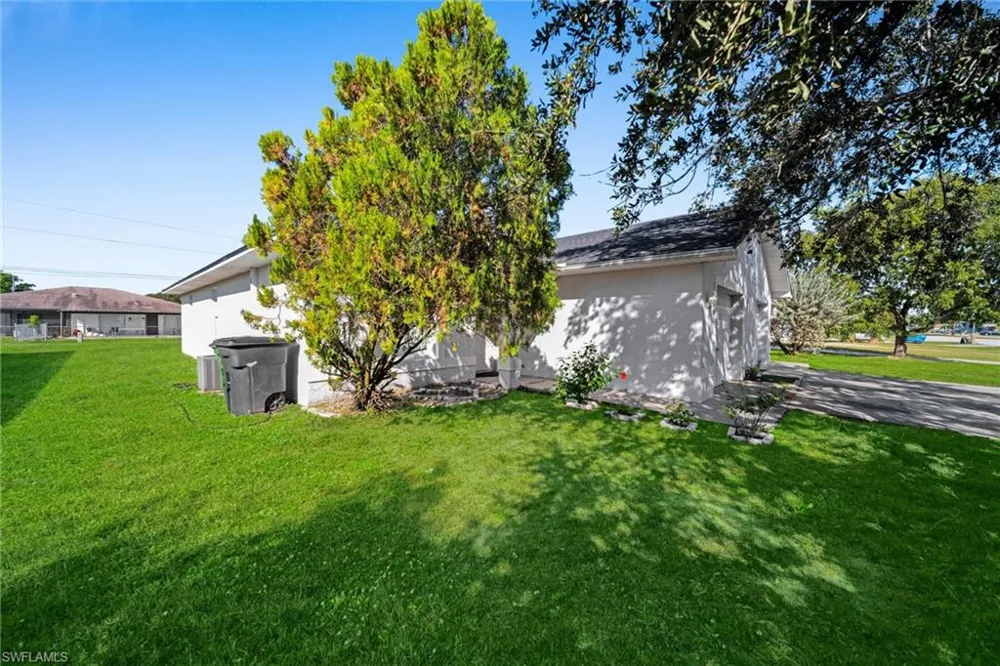 1214 SE 24th Avenue Cape Coral, FL 33990