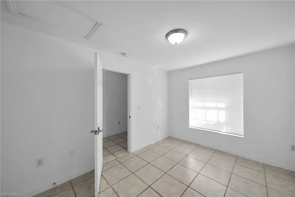 1214 SE 24th Avenue Cape Coral, FL 33990