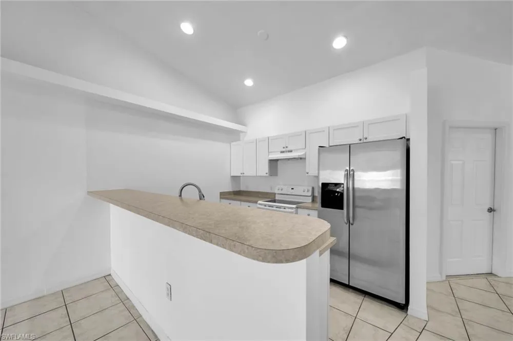 1214 SE 24th Avenue Cape Coral, FL 33990