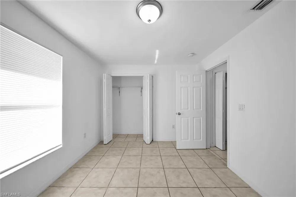 1214 SE 24th Avenue Cape Coral, FL 33990