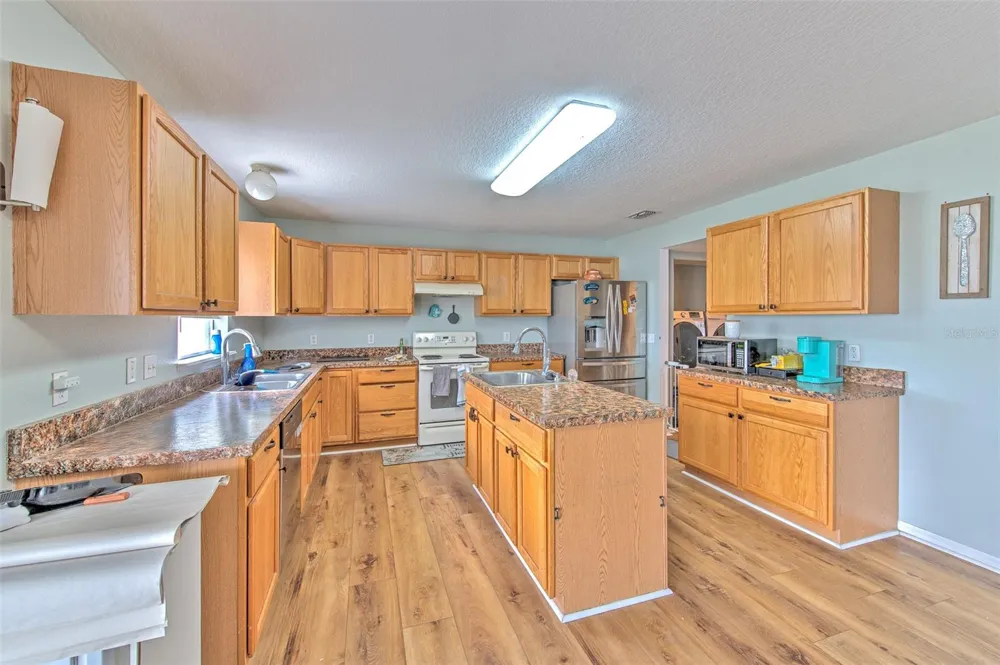 169 VISTA VIEW AVENUE Eagle Lake, FL 33839