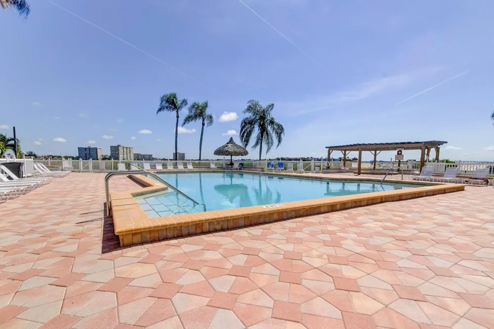 6218 PALMA DEL MAR BOULEVARD S #606 St Petersburg, FL 33715