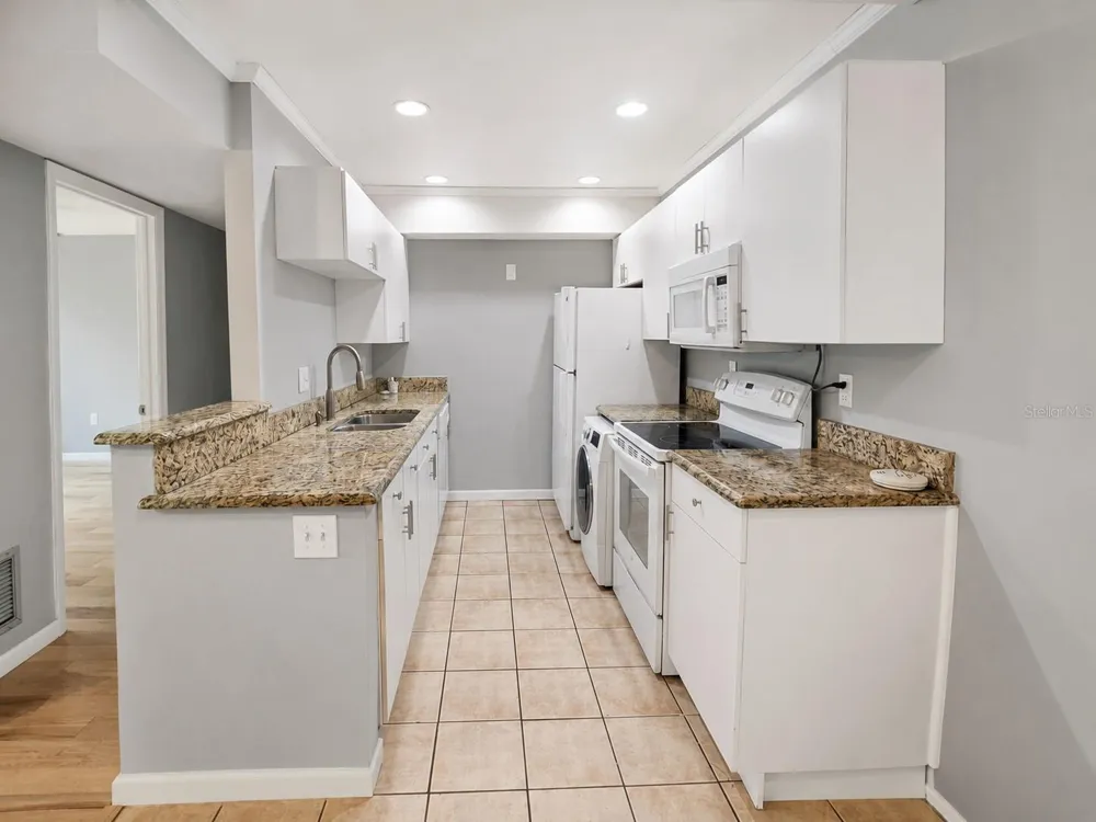 940 LAKE DESTINY ROAD #G Altamonte Springs, FL 32714