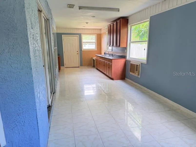 12721 OLA AVENUE Tampa, FL 33612