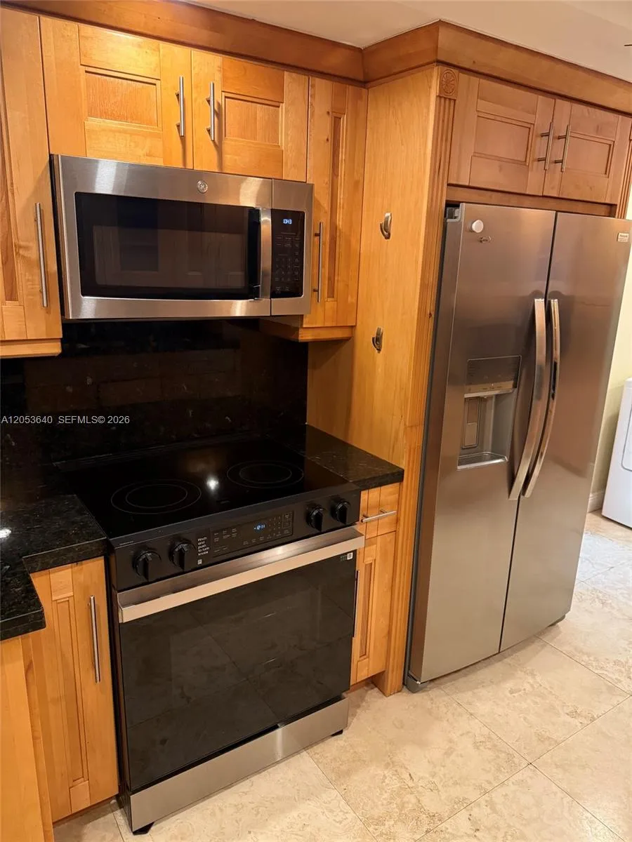 145 SE 25th Rd #1003 Miami, FL 33129