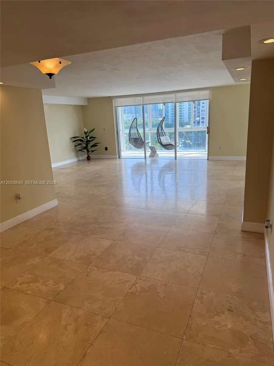 145 SE 25th Rd #1003 Miami, FL 33129