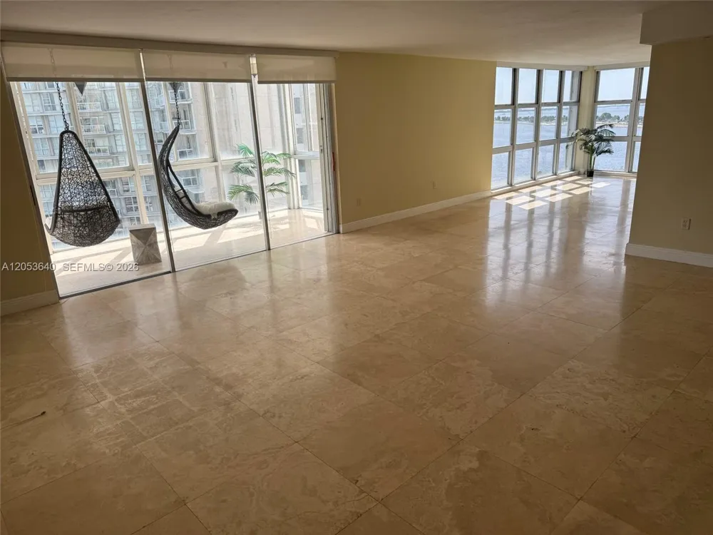 145 SE 25th Rd #1003 Miami, FL 33129