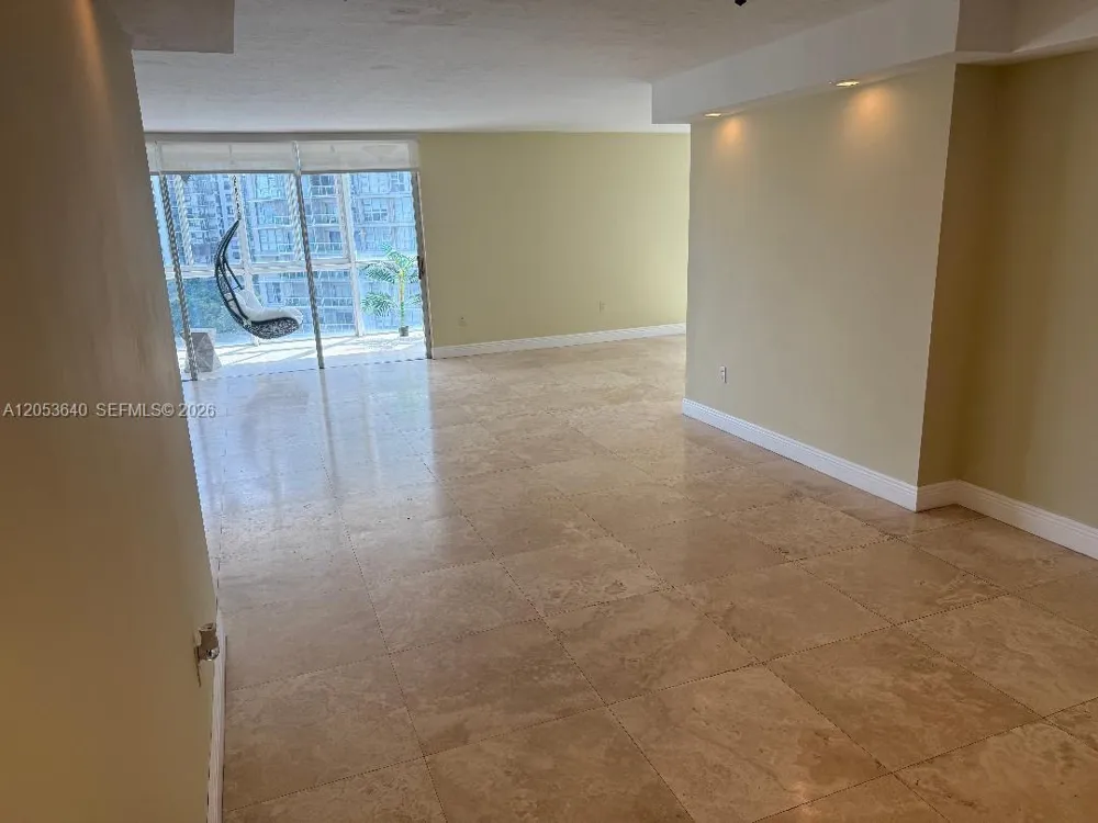 145 SE 25th Rd #1003 Miami, FL 33129