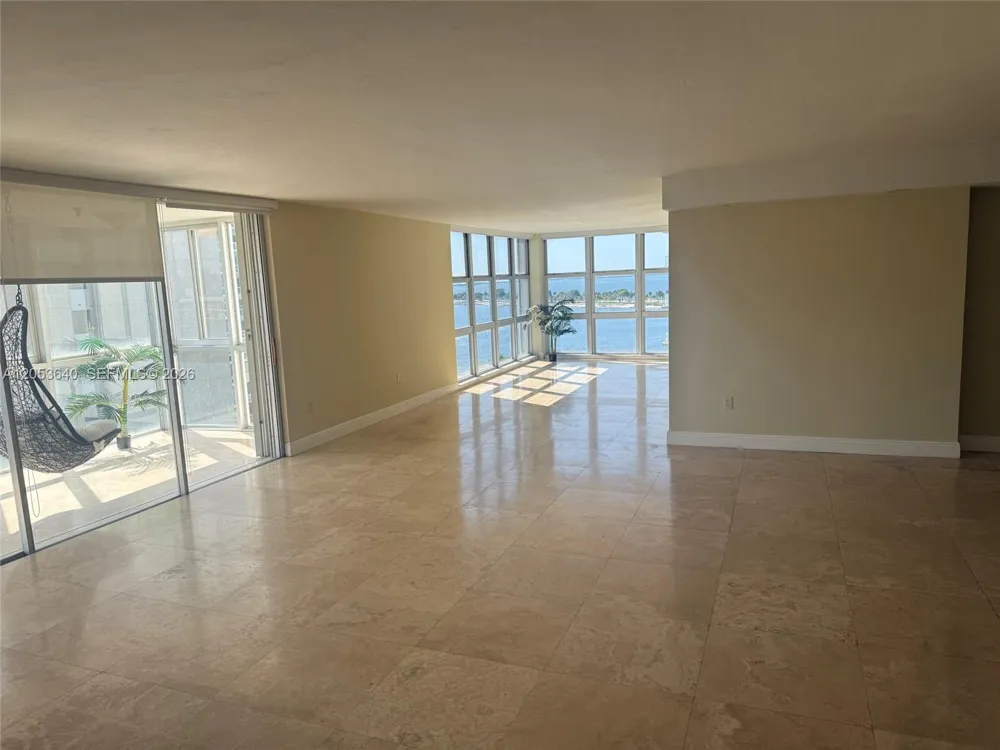 145 SE 25th Rd #1003 Miami, FL 33129