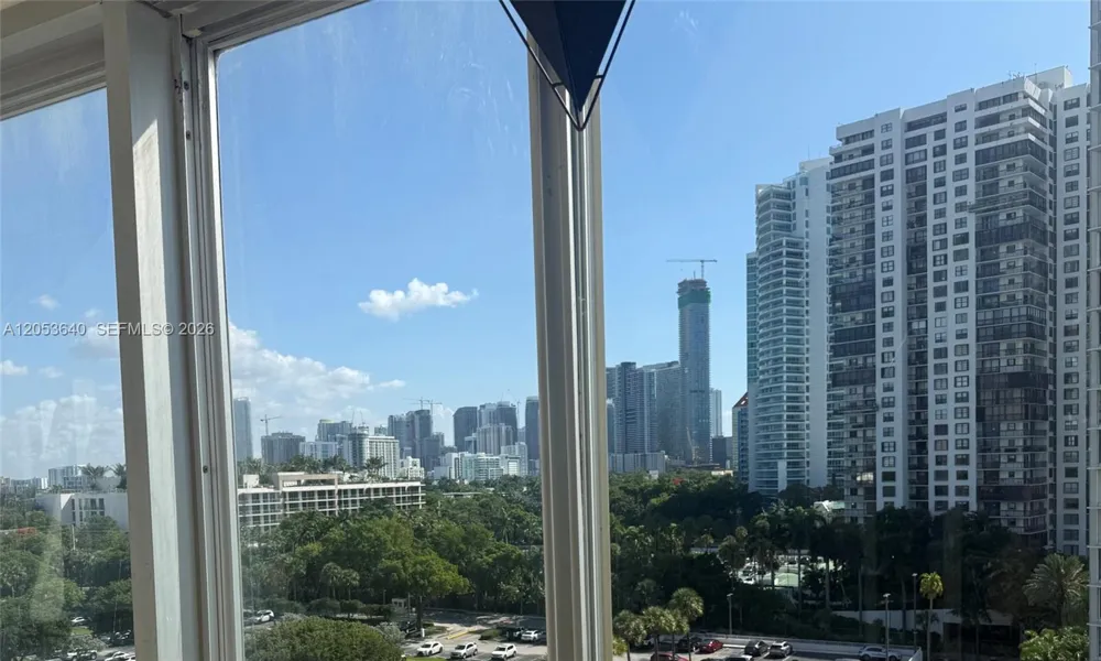 145 SE 25th Rd #1003 Miami, FL 33129
