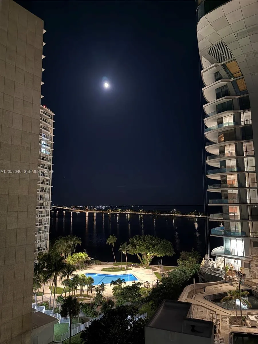145 SE 25th Rd #1003 Miami, FL 33129