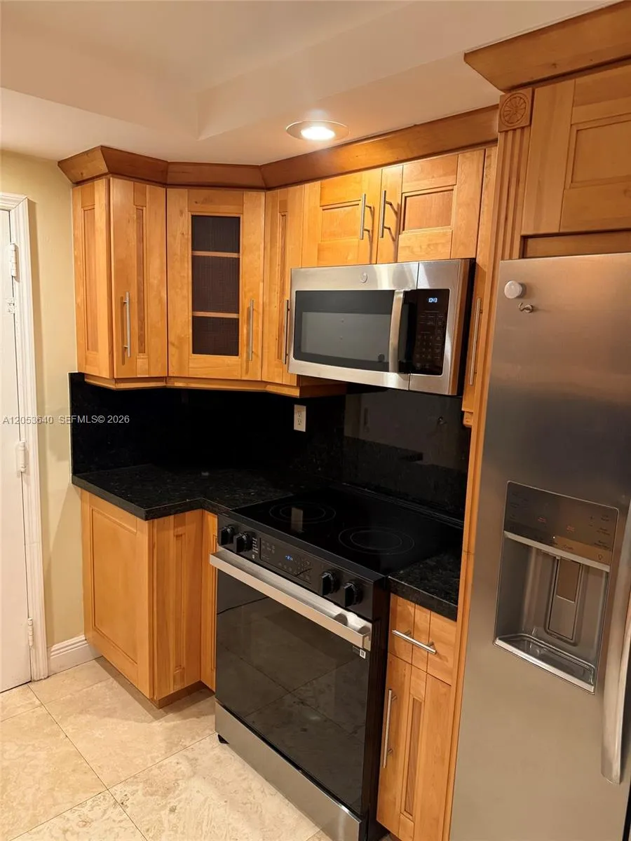 145 SE 25th Rd #1003 Miami, FL 33129