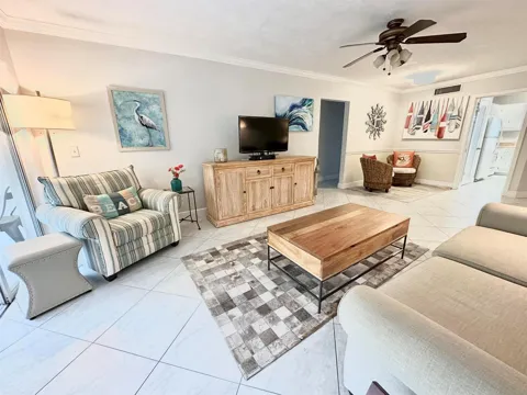 6 GARDEN STREET #204P