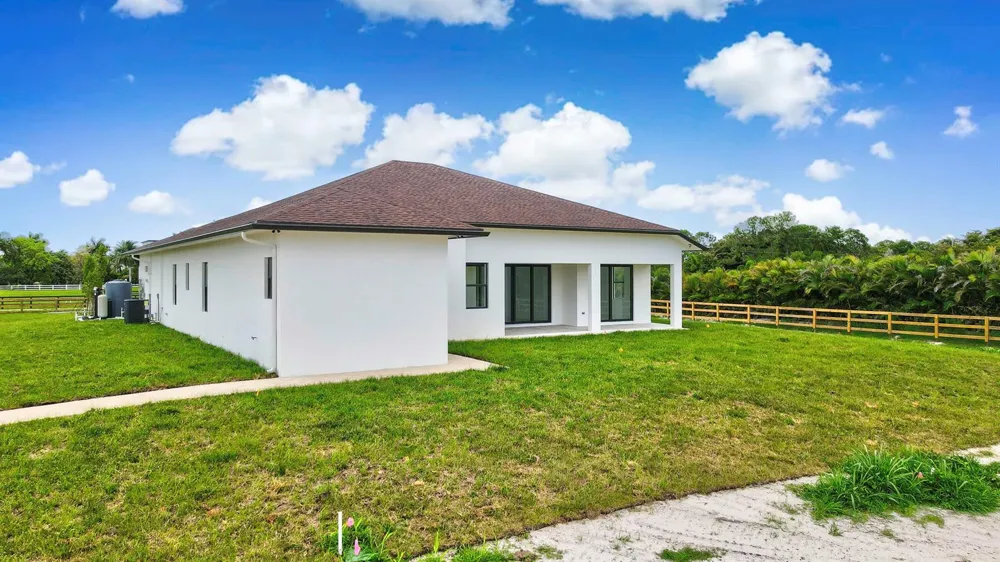 2324 Deer Run Trail Loxahatchee, FL 33470