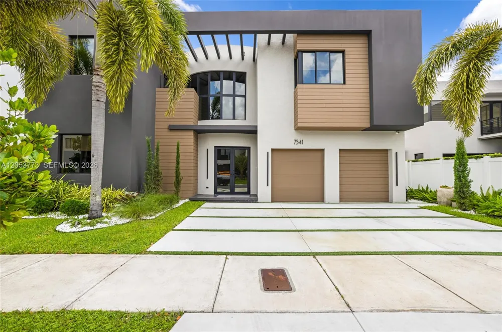 7541 NW 100th Ave Doral, FL 33178