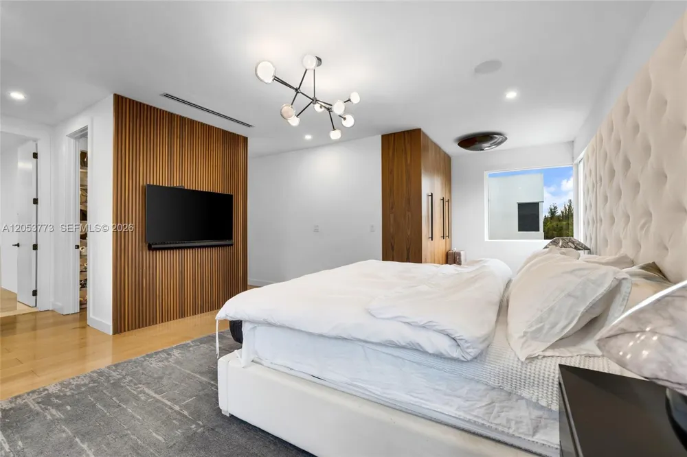 7541 NW 100th Ave Doral, FL 33178
