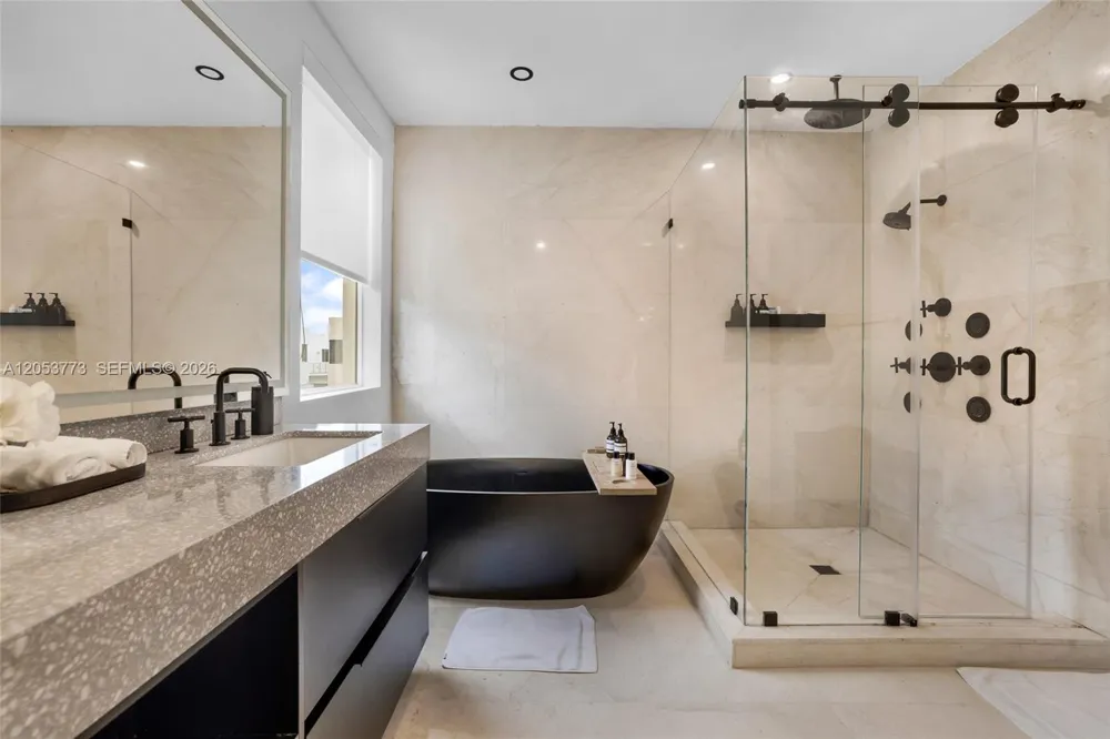 7541 NW 100th Ave Doral, FL 33178