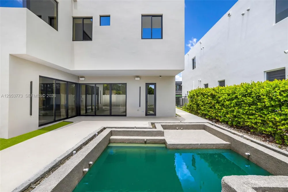 7541 NW 100th Ave Doral, FL 33178