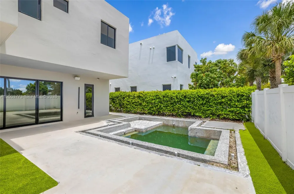7541 NW 100th Ave Doral, FL 33178