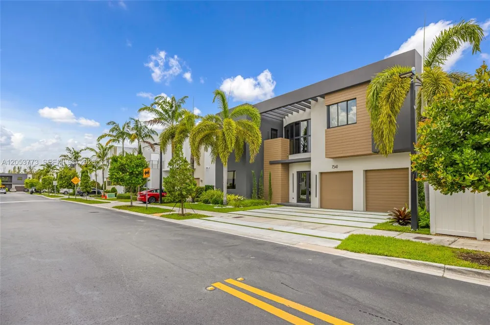 7541 NW 100th Ave Doral, FL 33178