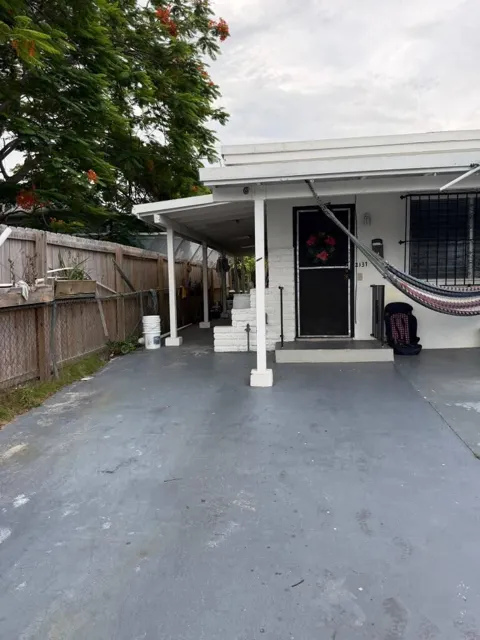 2137 NW 1st Terrace ##R