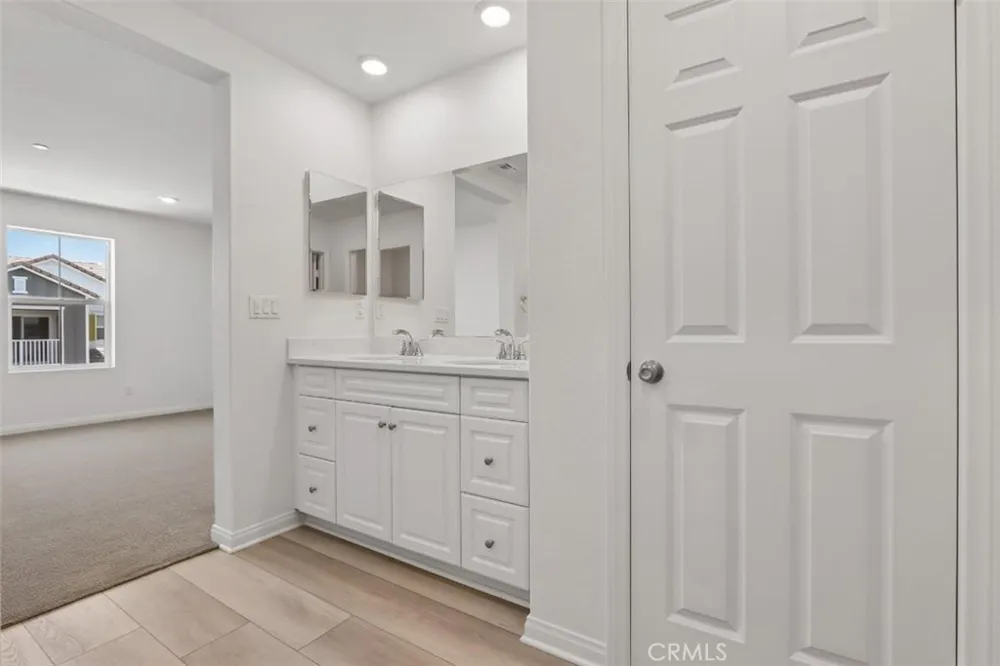 4295 S Hermosa Paseo Ontario, CA 91761