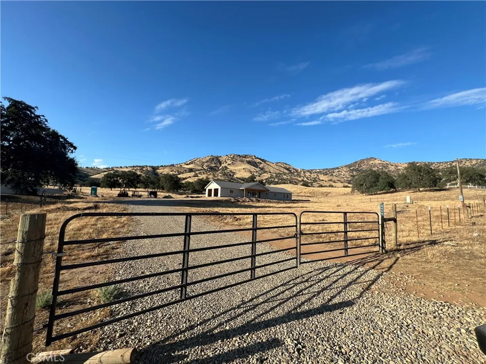 8058 Monreal Dr Sanger, CA 93657